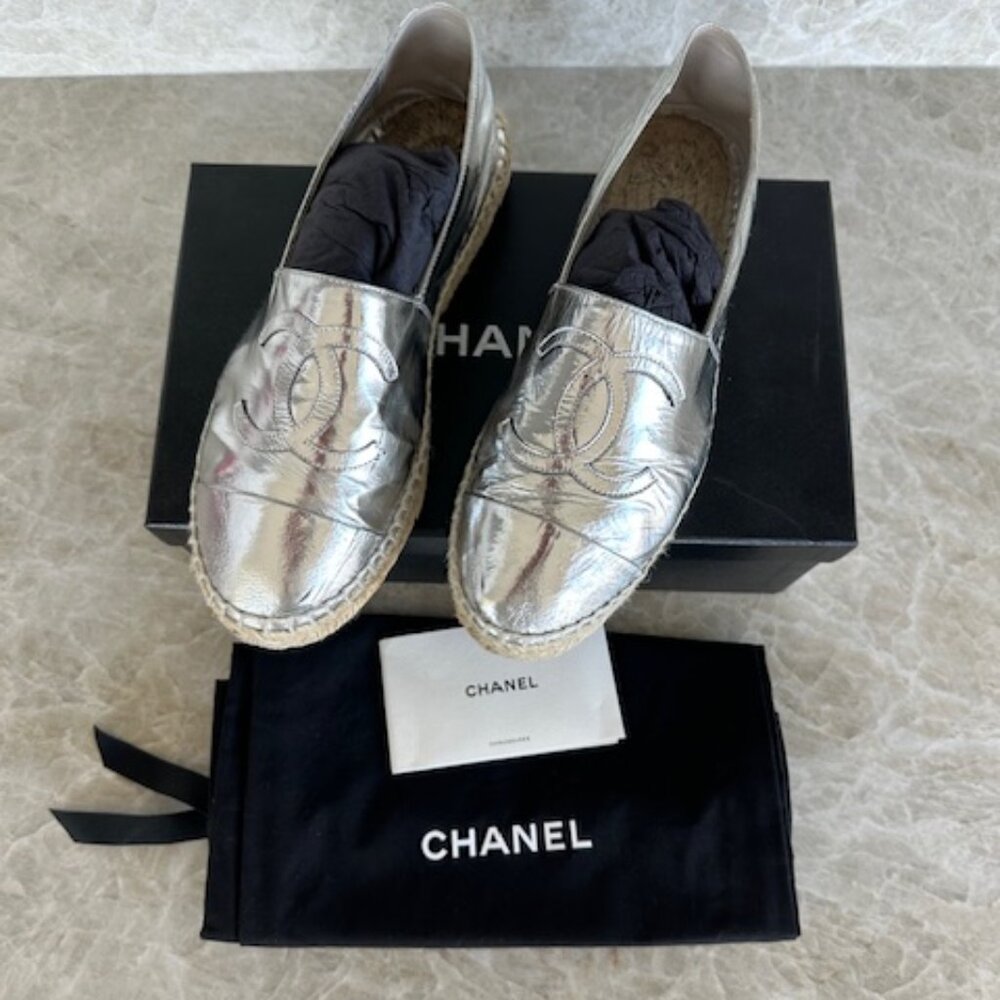 Chanel Metallic Silver Laminated Leather CC Logo Espadrille Flats Size 38